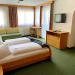 بيت ضيافة Heisshof 3*