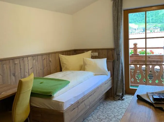 Heisshof Guest house 3*